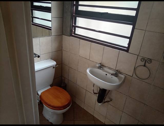 6 BEDROOM HOUSE FOR SALE IN COSMO CITY
